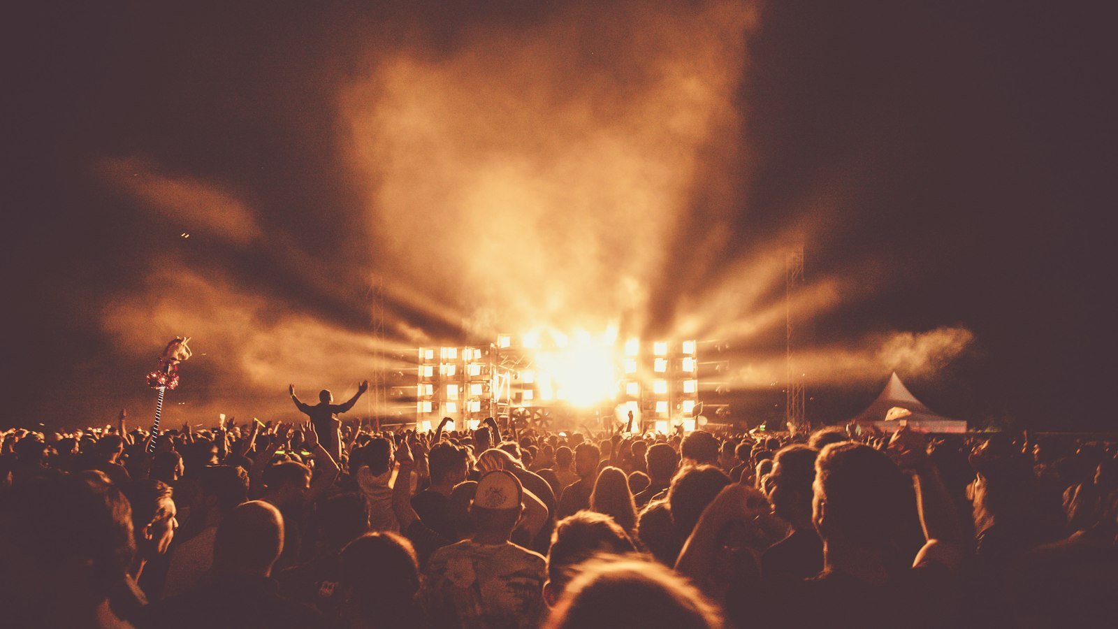 Worship concert crowd under bright stage lights — CeCe Winans Goodness of God lyrics guide
